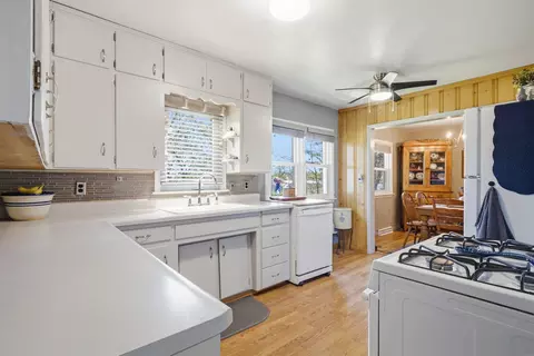 Kitchen - 807 Maynard Ave, Waterloo, IA 50701 photo 2 of 3