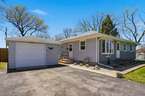 Exterior - 807 Maynard Ave, Waterloo, IA 50701 photo 2 of 6