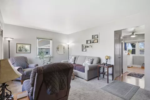 Living - 807 Maynard Ave, Waterloo, IA 50701 photo 1 of 1
