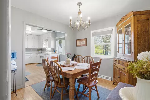 Dining - 807 Maynard Ave, Waterloo, IA 50701 photo 2 of 2