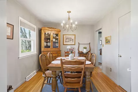 Dining - 807 Maynard Ave, Waterloo, IA 50701 photo 1 of 2