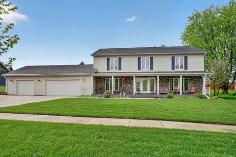 2124 Minnetonka Dr, Cedar Falls, IA 50613
