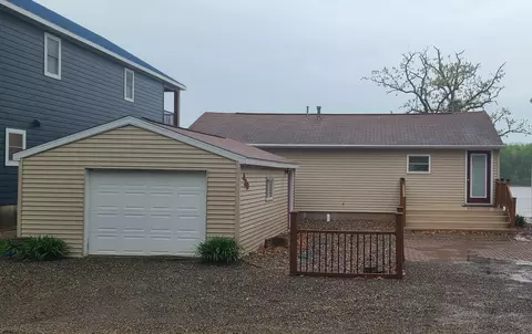 420 River View Rd, Guttenberg, IA 52052