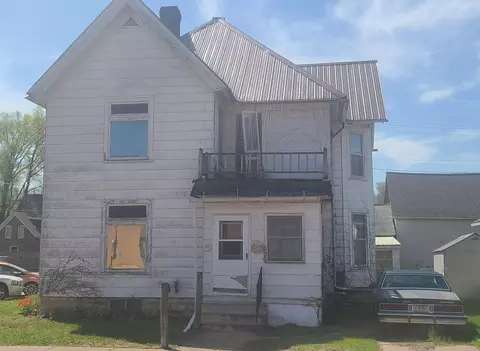 204 S River Park Dr, Guttenberg, IA 52052