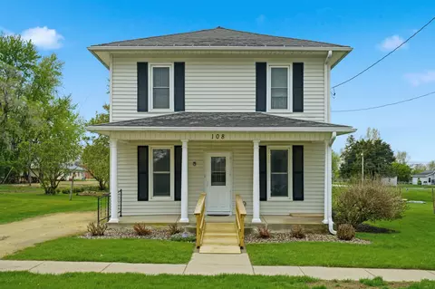 108 W Elm St, Strawberry Point, IA 52076