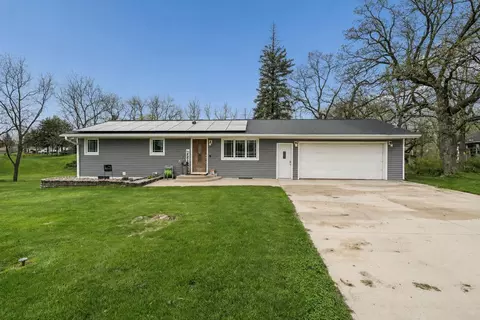 121 10th St SW, Oelwein, IA 50662