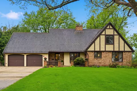 314 Lillian Ln, Waterloo, IA 50701