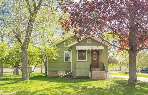 1204 Longfellow Ave, Waterloo, IA 50703