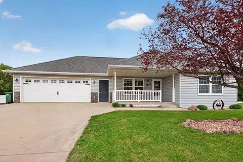 3817 Spring Ct, Waverly, IA 50677
