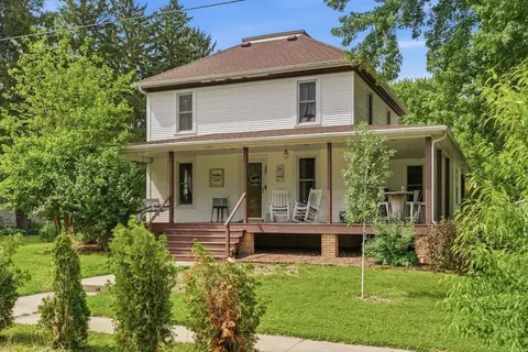 200 Forrest Ave, Denver, IA 50622