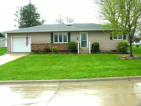 306 W 7th St, Riceville, IA 50466
