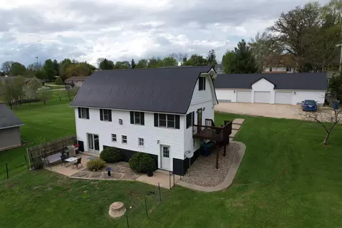 301 S Gill St, Monticello, IA 52310