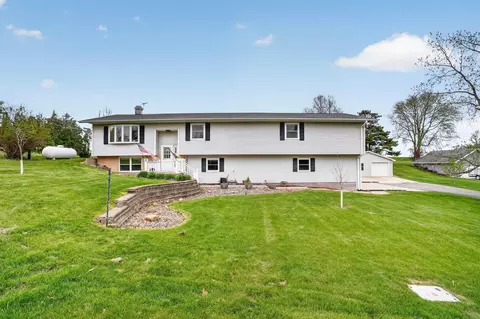 7262 Hudson Heights Dr, Hudson, IA 50643