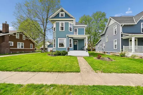 515 NW 2nd St, Waverly, IA 50677