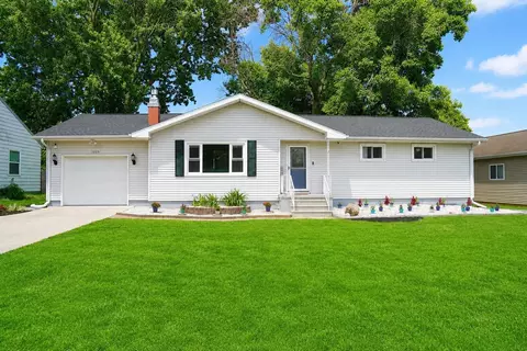 1225 5th St, Jesup, IA 50648