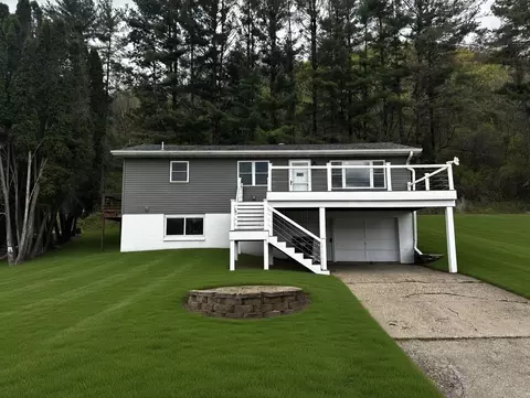 357 Terrace Dr, New Albin, IA 52160