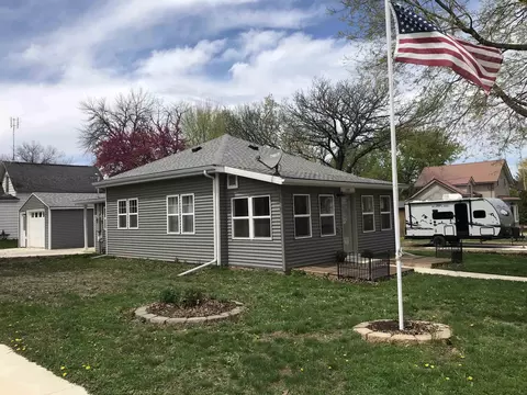 209 S Pine St, Riceville, IA 50466