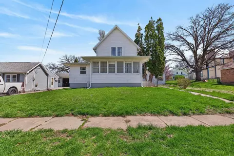 105 Taylor St, Traer, IA 50675