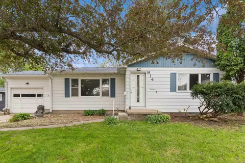 914 Loretta Ave, Waterloo, IA 50702