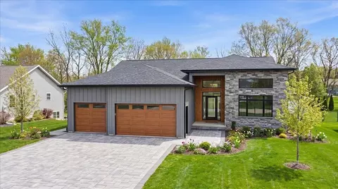 1725 Timberline Dr, Evansdale, IA 50707