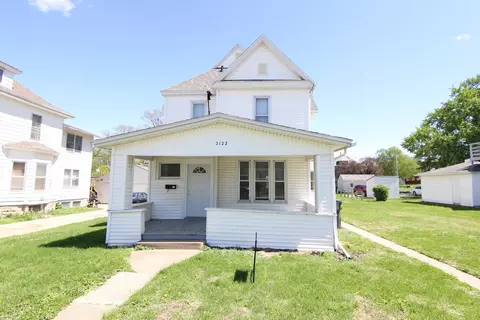 2122 Olive St, Cedar Falls, IA 50613