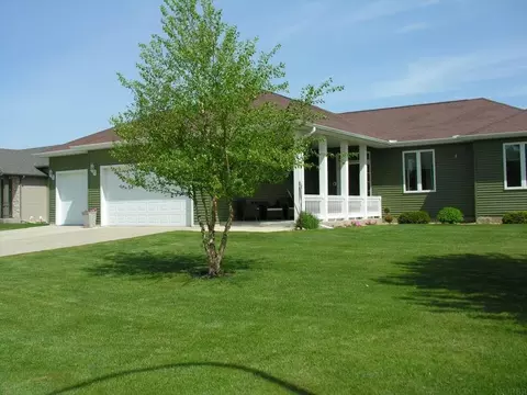 1913 NE 13th Ave, Austin, MN 55912