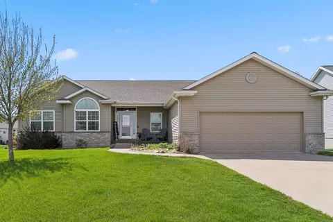 1517 Quail Run Ln, Cedar Falls, IA 50613