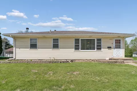 1215 W 1st St, Cedar Falls, IA 50613