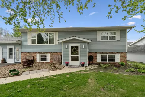 255 7th St, Jesup, IA 50648