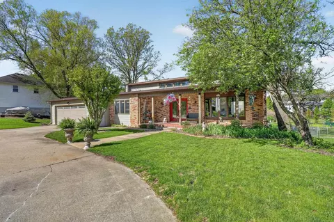 1115 Oak Park Blvd, Cedar Falls, IA 50613