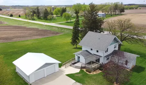 11432 Willow Ave, Cresco, IA 52136