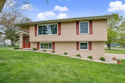 3302 Mt Vernon Dr, Waterloo, IA 50701