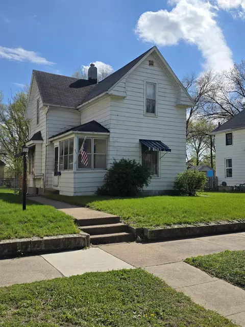 411 Edwards St, Waterloo, IA 50703