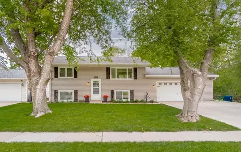 3031 Bethel St, Waterloo, IA 50702