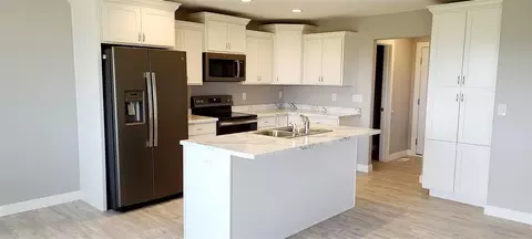 1206 S Loren Dr, Cedar Falls, IA 50613
