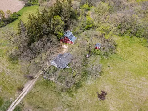 1295 145th St, Dundee, IA 52038