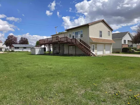 619 N 2nd St, Guttenberg, IA 52052