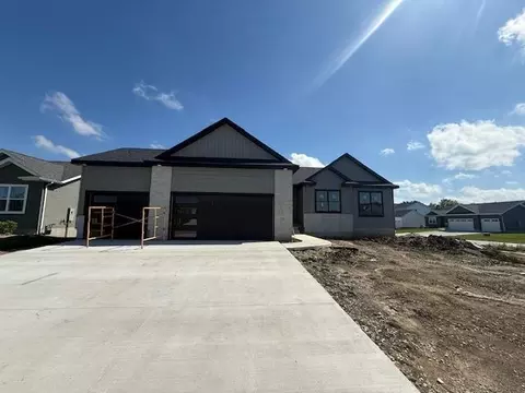 2838 Autumn Woods Dr, Cedar Falls, IA 50613