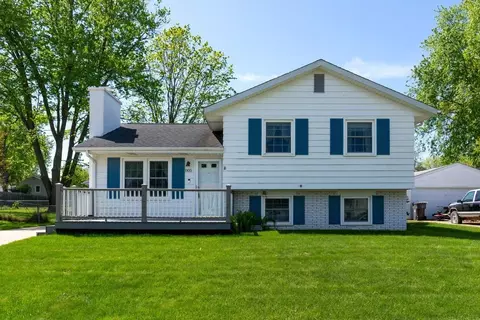 805 Lilac Ln, Cedar Falls, IA 50613