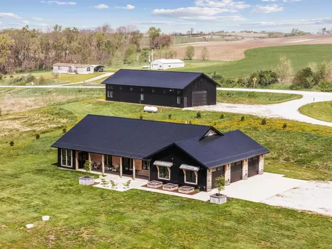 2427 Dry Run Rd, Decorah, IA 52101