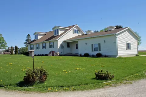 2229 Larrabee Ave, Waverly, IA 50677