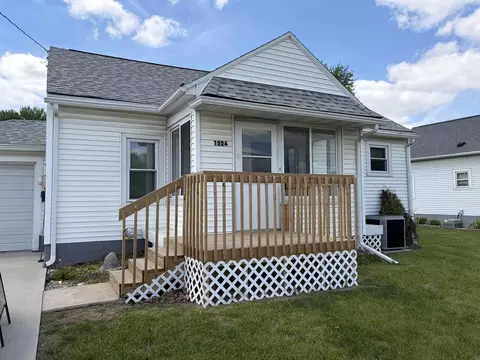 1224 6th St, Jesup, IA 50648