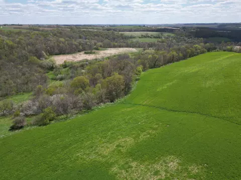 588 Old Sixteen Rd, Waterville, IA 52170