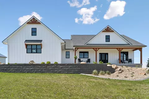 7343 Wagner Rd, Cedar Falls, IA 50613