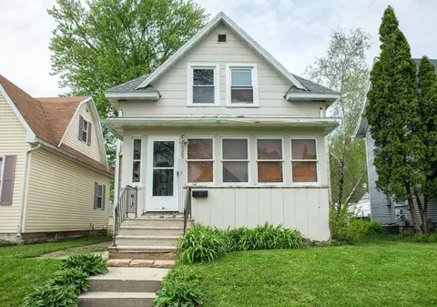 925 Forest Ave, Waterloo, IA 50702