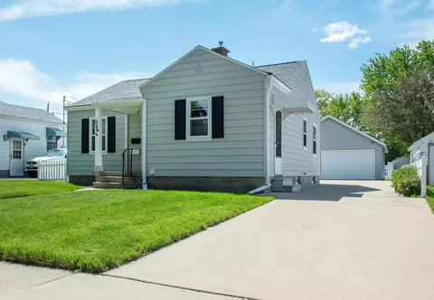 1136 Cornwall Ave, Waterloo, IA 50702