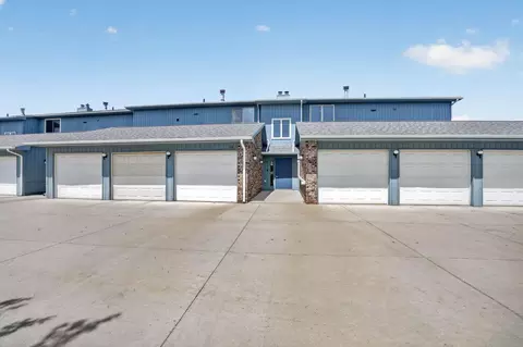 155 E San Marnan Dr #4, Waterloo, IA 50702