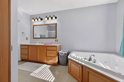 Bath - 722 Creston Ave, Waterloo, IA 50707 photo 3 of 4