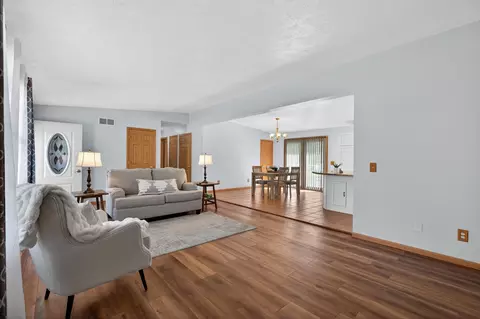 Living - 722 Creston Ave, Waterloo, IA 50707 photo 2 of 2