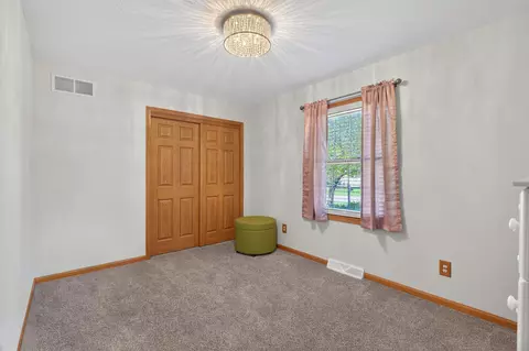 Bedroom - 722 Creston Ave, Waterloo, IA 50707 photo 3 of 3
